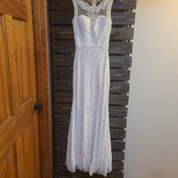 Cecily Brown Wedding/Prom Floor Length Formal Dress. Size 0 - Picture 2 of 13
